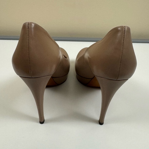 Gucci Nappa Charlotte Leather Pump in Winter Rose - Picture 6 of 12